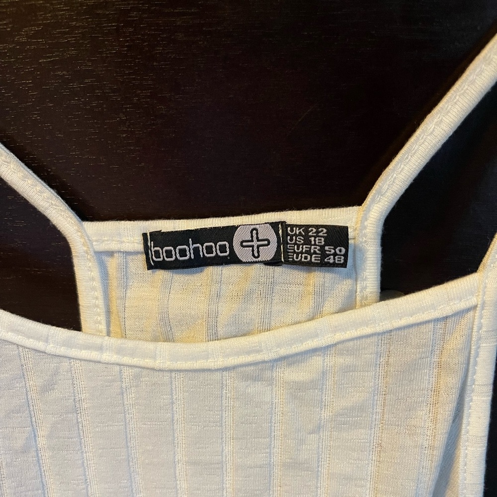 Boohoo Plus Crop Top - Picture 3 of 3